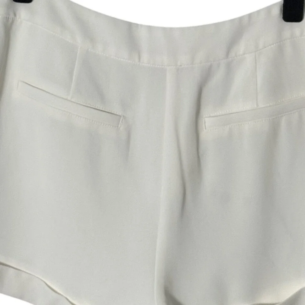 Cinq A Sept Crepe Elaine Ivory Cuffed Shorts‎ Mid Rise Size 6